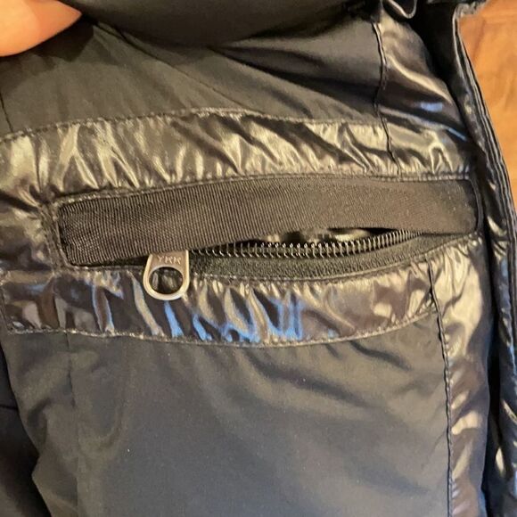 North face woman’s trench puffer jacket - Picture 9 of 16